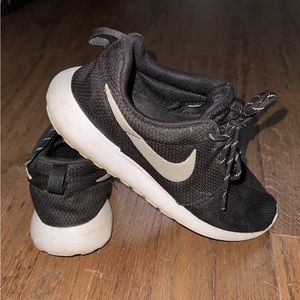 Nike roshe one athletic shoes